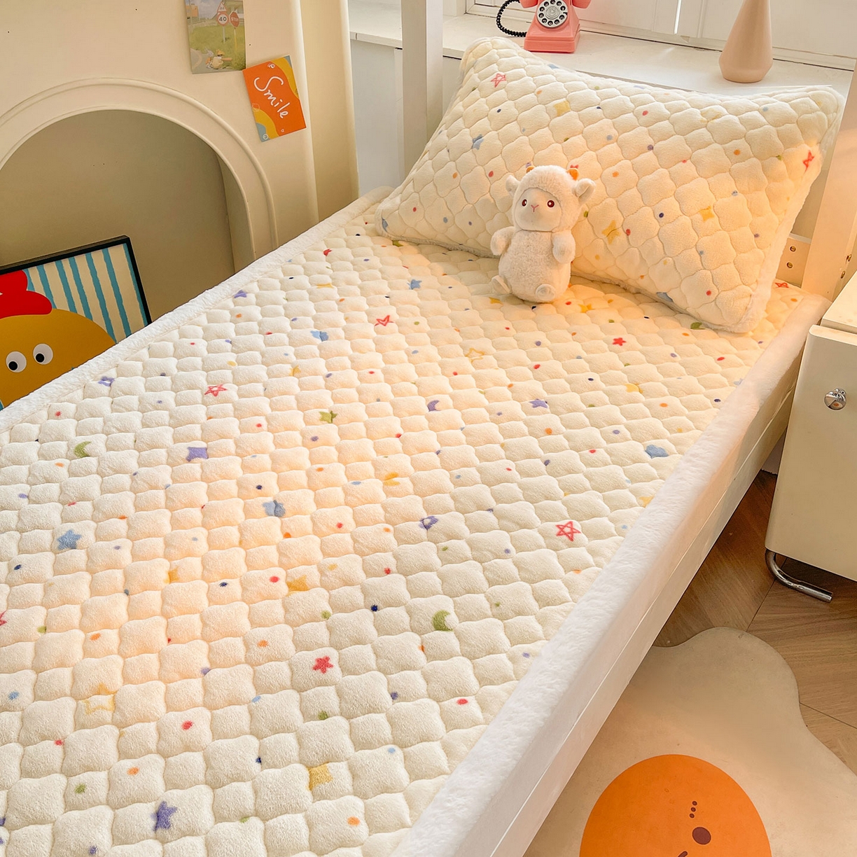 91家纺网 家纺一手货源 找家纺 喜居 2025新款加厚印花牛奶绒夹棉床垫床褥垫褥子床护垫 童话星空