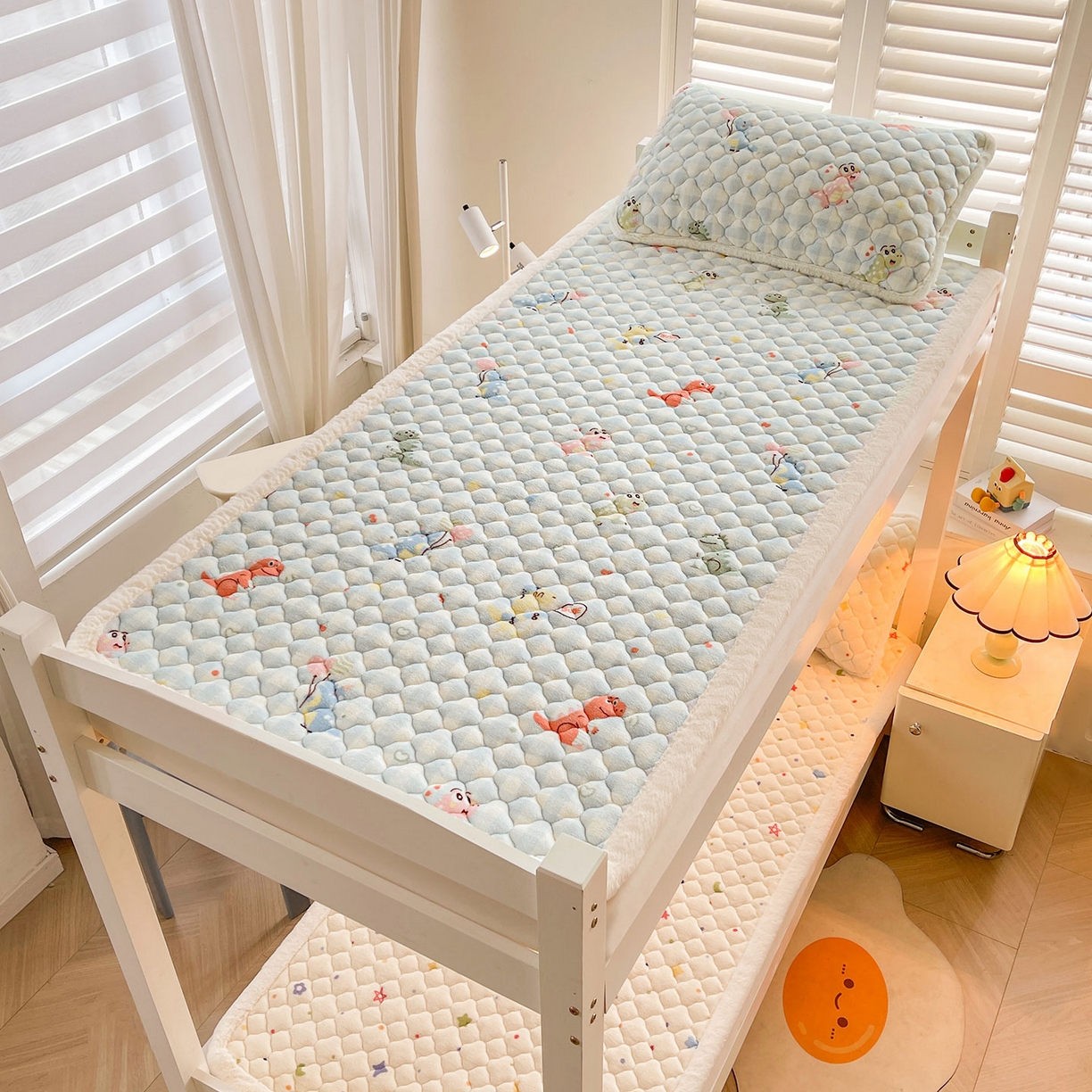 91家纺网 家纺一手货源 找家纺 喜居 2025新款加厚印花牛奶绒夹棉床垫床褥垫褥子床护垫 恐龙乐园