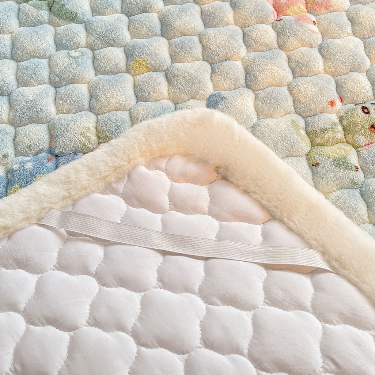 91家纺网 家纺一手货源 找家纺 喜居 2025新款加厚印花牛奶绒夹棉床垫床褥垫褥子床护垫 恐龙乐园