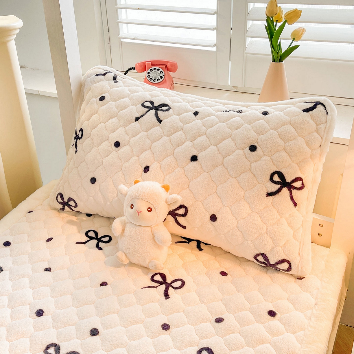 91家纺网 家纺一手货源 找家纺 喜居 2025新款加厚印花牛奶绒夹棉床垫床褥垫褥子床护垫 波点蝴蝶结