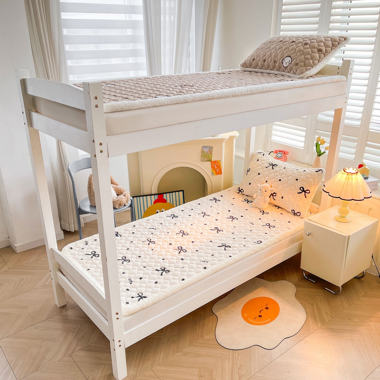 91家纺网 家纺一手货源 找家纺 喜居 2025新款加厚印花牛奶绒夹棉床垫床褥垫褥子床护垫 波点蝴蝶结