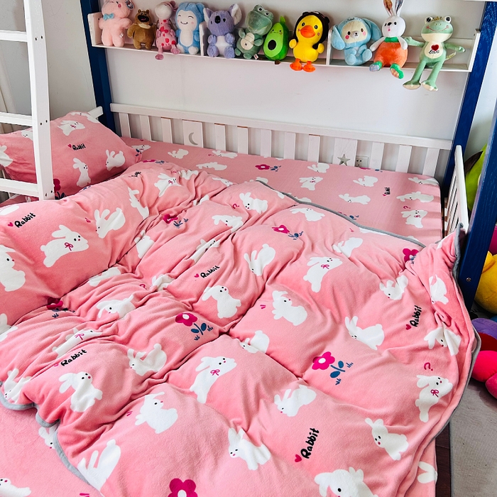 91家纺网 家纺一手货源 找家纺 小虾米 2025新款加厚牛奶绒被套单被套被套单件 欢乐兔