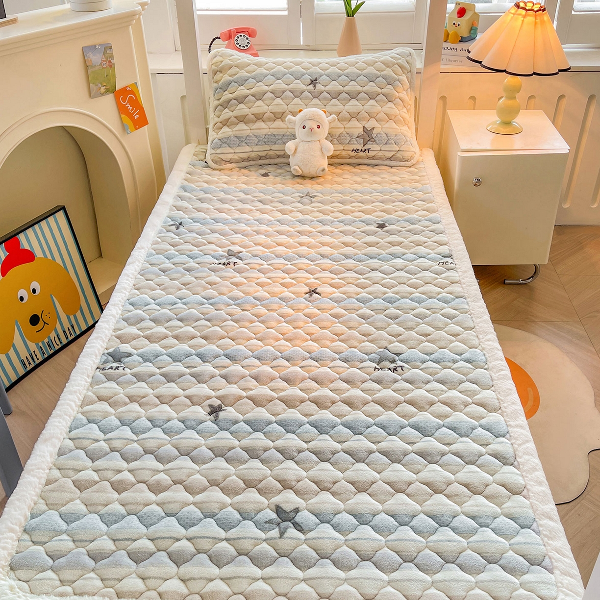 91家纺网 家纺一手货源 找家纺 喜居 2025新款加厚印花牛奶绒夹棉床垫床褥垫褥子床护垫 星河