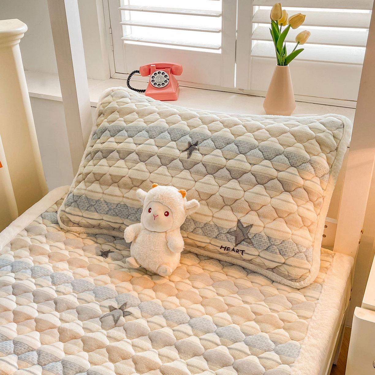 91家纺网 家纺一手货源 找家纺 喜居 2025新款加厚印花牛奶绒夹棉床垫床褥垫褥子床护垫 星河