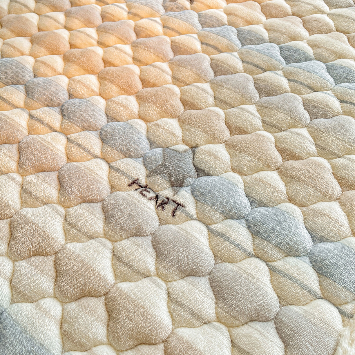 91家纺网 家纺一手货源 找家纺 喜居 2025新款加厚印花牛奶绒夹棉床垫床褥垫褥子床护垫 星河