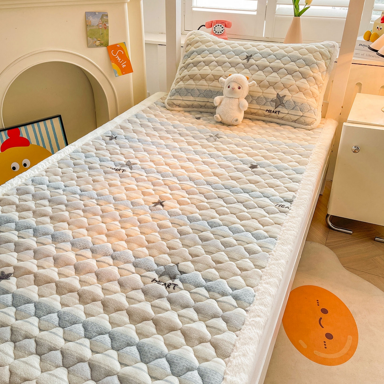 91家纺网 家纺一手货源 找家纺 喜居 2025新款加厚印花牛奶绒夹棉床垫床褥垫褥子床护垫 星河