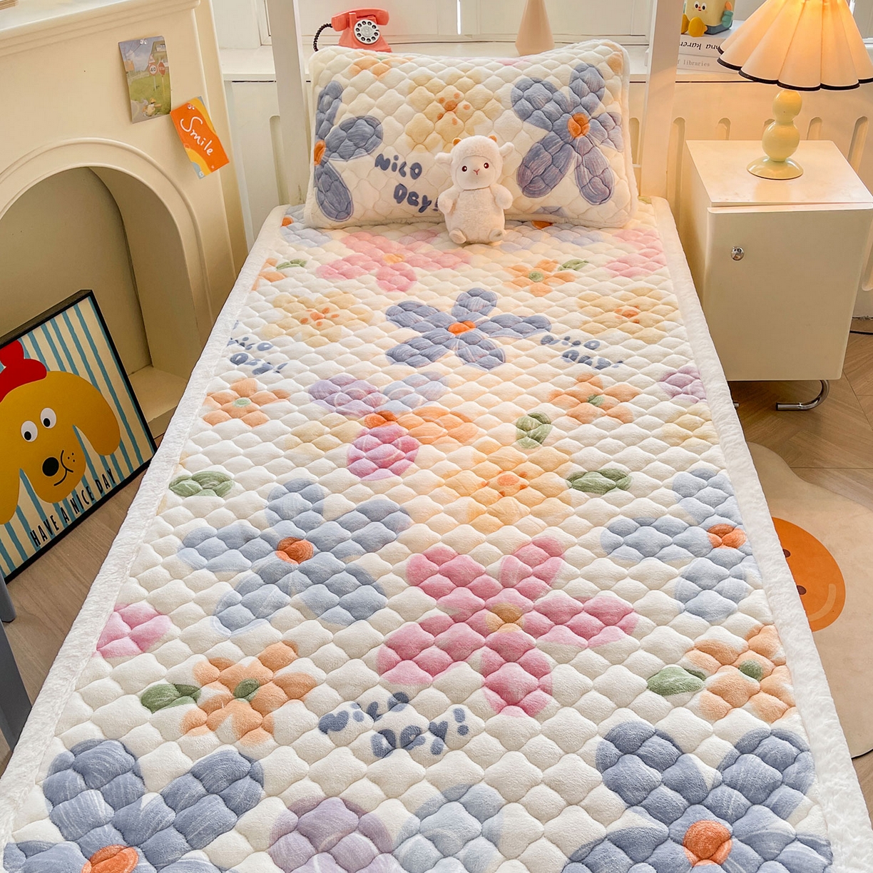 91家纺网 家纺一手货源 找家纺 喜居 2025新款加厚印花牛奶绒夹棉床垫床褥垫褥子床护垫 幸福花