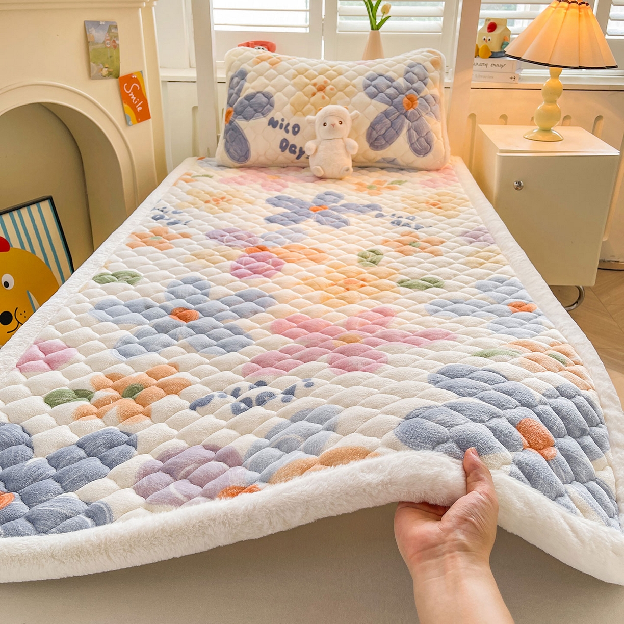 91家纺网 家纺一手货源 找家纺 喜居 2025新款加厚印花牛奶绒夹棉床垫床褥垫褥子床护垫 幸福花