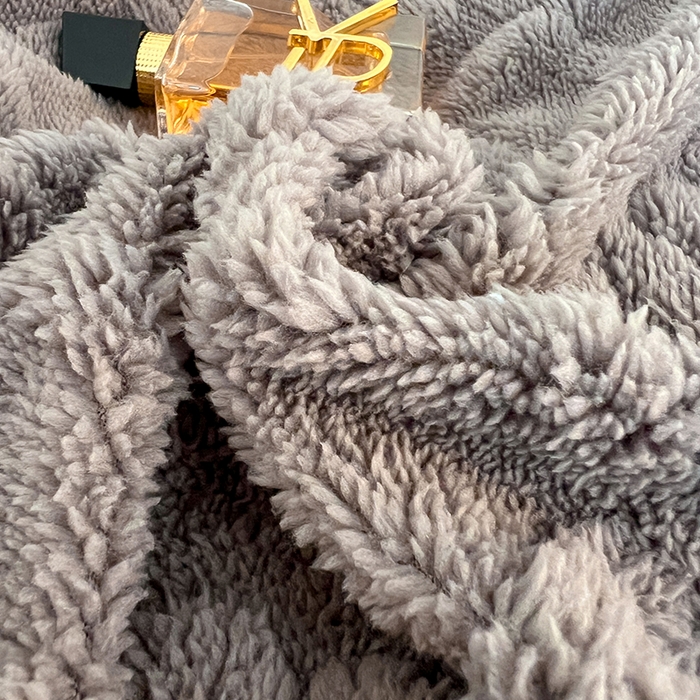 91家纺网 家纺一手货源 找家纺 贝拉梦家纺 2025新款加厚塔芙绒菱格纯色素色牛奶绒四件套 古鼎灰