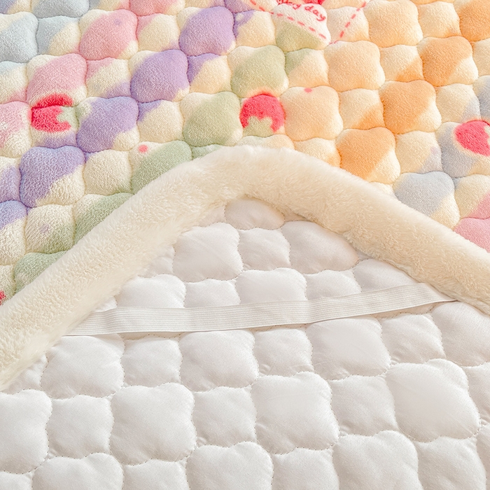 91家纺网 家纺一手货源 找家纺 喜居 2025新款加厚印花牛奶绒夹棉床垫床褥垫褥子床护垫 炫彩草莓