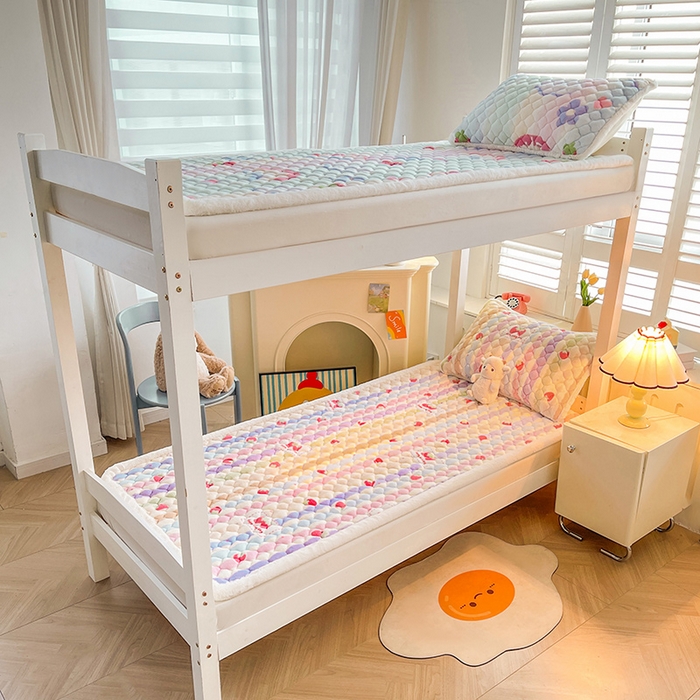 91家纺网 家纺一手货源 找家纺 喜居 2025新款加厚印花牛奶绒夹棉床垫床褥垫褥子床护垫 炫彩草莓