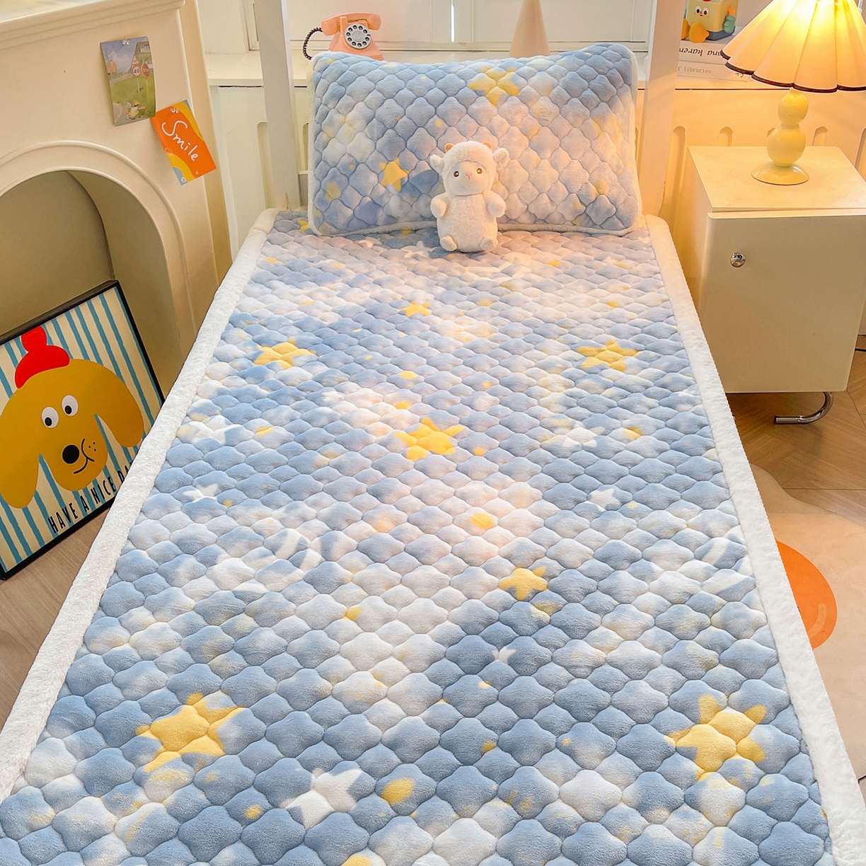 91家纺网 家纺一手货源 找家纺 喜居 2025新款加厚印花牛奶绒夹棉床垫床褥垫褥子床护垫 星空