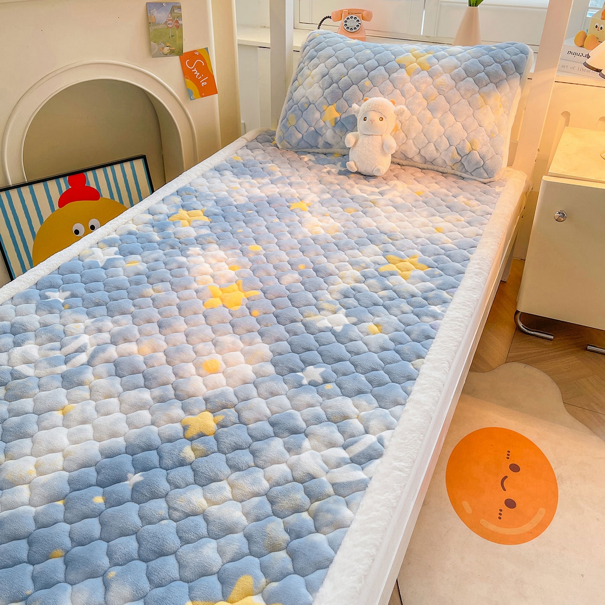 91家纺网 家纺一手货源 找家纺 喜居 2025新款加厚印花牛奶绒夹棉床垫床褥垫褥子床护垫 星空