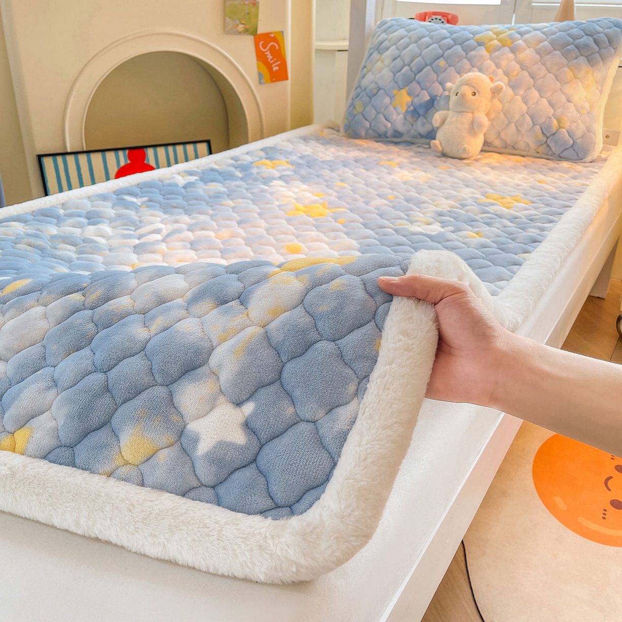 91家纺网 家纺一手货源 找家纺 喜居 2025新款加厚印花牛奶绒夹棉床垫床褥垫褥子床护垫 星空