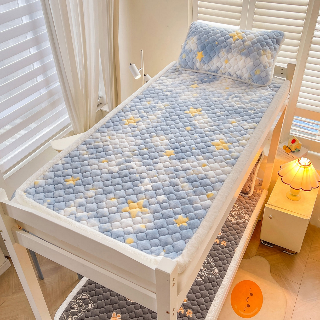 91家纺网 家纺一手货源 找家纺 喜居 2025新款加厚印花牛奶绒夹棉床垫床褥垫褥子床护垫 星空