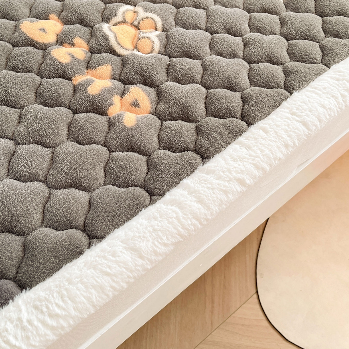 91家纺网 家纺一手货源 找家纺 喜居 2025新款加厚印花牛奶绒夹棉床垫床褥垫褥子床护垫 嘟嘟熊