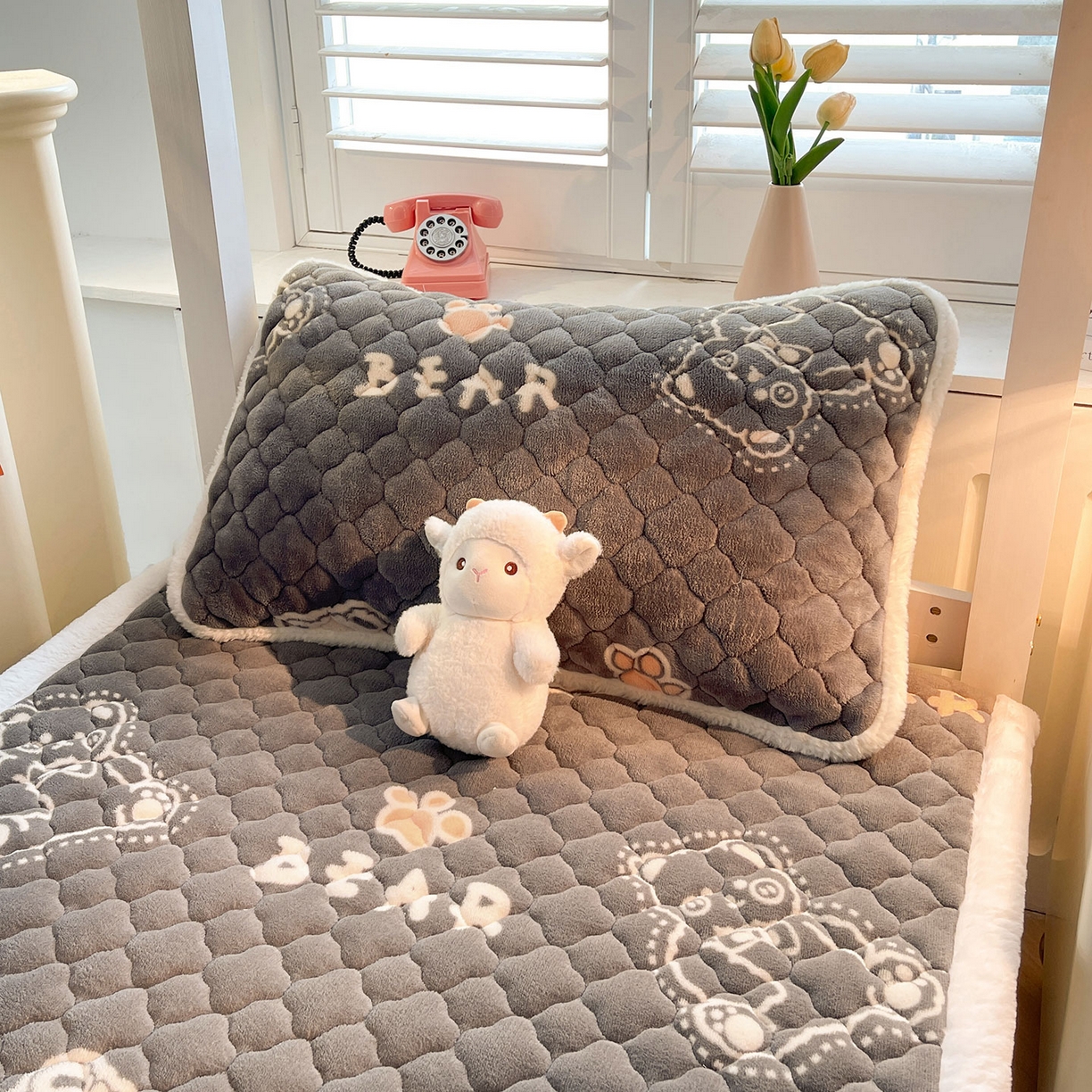 91家纺网 家纺一手货源 找家纺 喜居 2025新款加厚印花牛奶绒夹棉床垫床褥垫褥子床护垫 嘟嘟熊