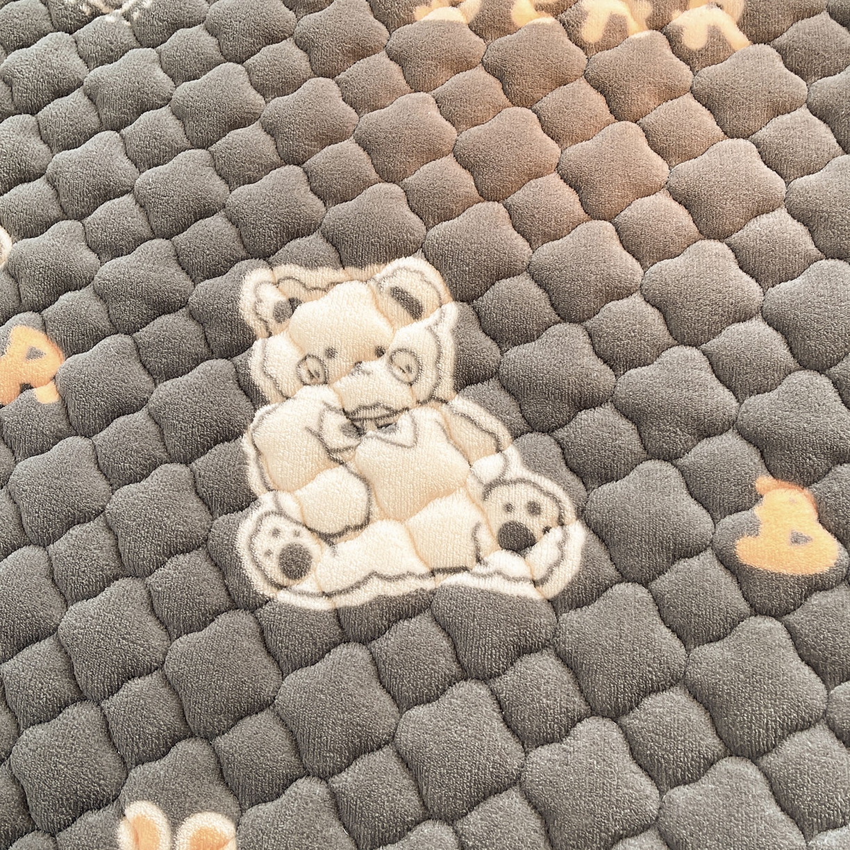 91家纺网 家纺一手货源 找家纺 喜居 2025新款加厚印花牛奶绒夹棉床垫床褥垫褥子床护垫 嘟嘟熊