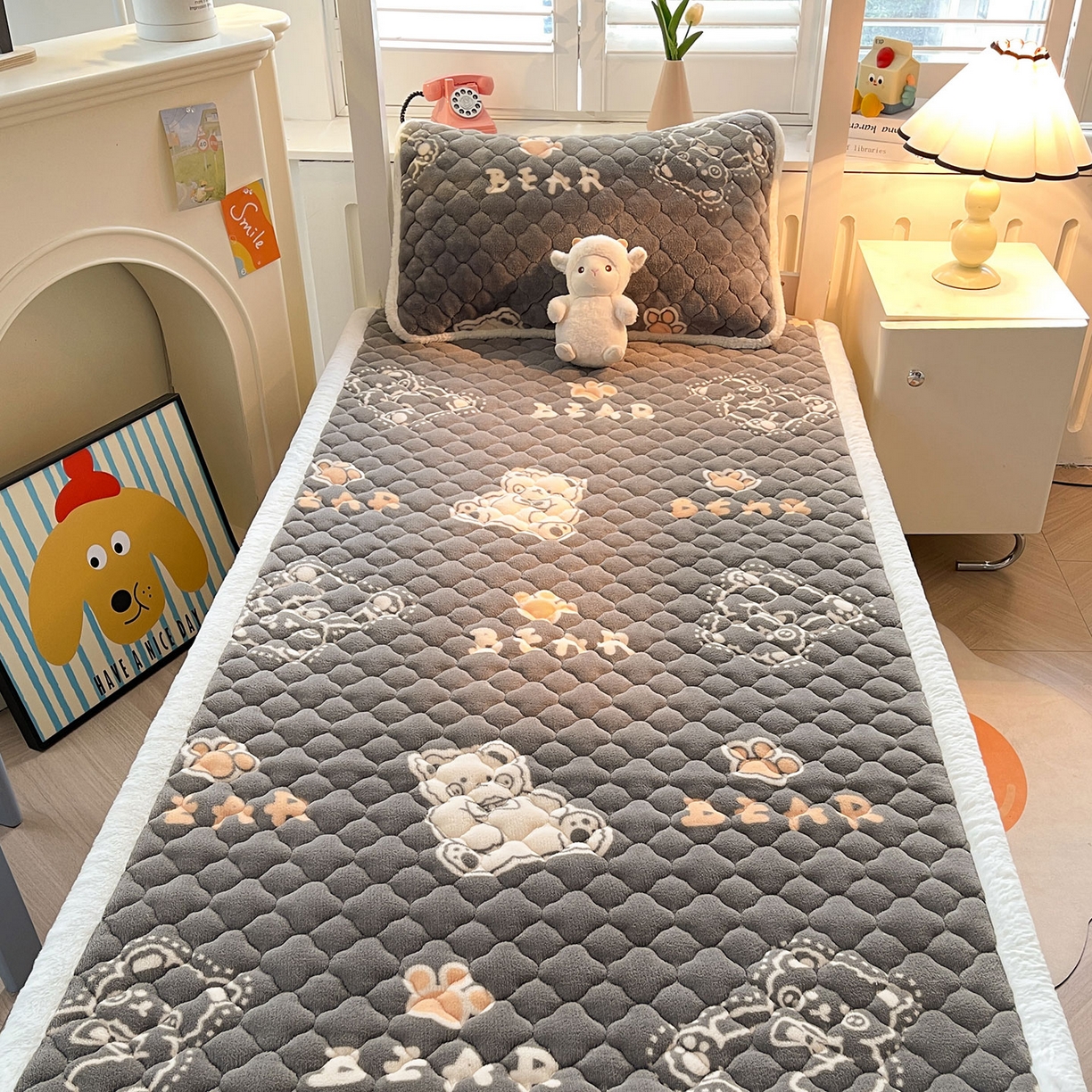 91家纺网 家纺一手货源 找家纺 喜居 2025新款加厚印花牛奶绒夹棉床垫床褥垫褥子床护垫 嘟嘟熊