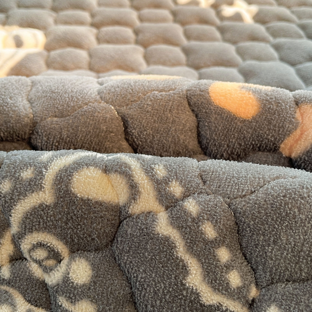 91家纺网 家纺一手货源 找家纺 喜居 2025新款加厚印花牛奶绒夹棉床垫床褥垫褥子床护垫 嘟嘟熊