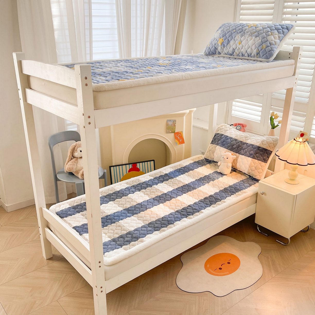 91家纺网 家纺一手货源 找家纺 喜居 2025新款加厚印花牛奶绒夹棉床垫床褥垫褥子床护垫 蓝大格