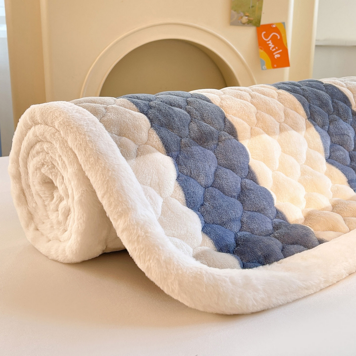 91家纺网 家纺一手货源 找家纺 喜居 2025新款加厚印花牛奶绒夹棉床垫床褥垫褥子床护垫 蓝大格