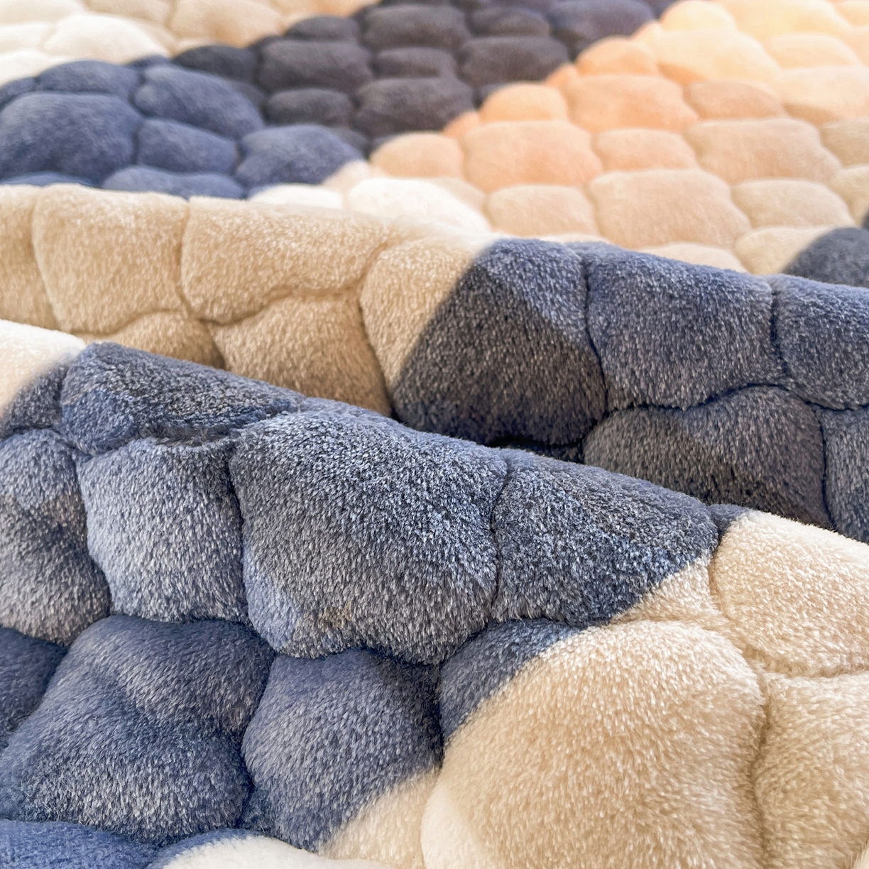 91家纺网 家纺一手货源 找家纺 喜居 2025新款加厚印花牛奶绒夹棉床垫床褥垫褥子床护垫 蓝大格