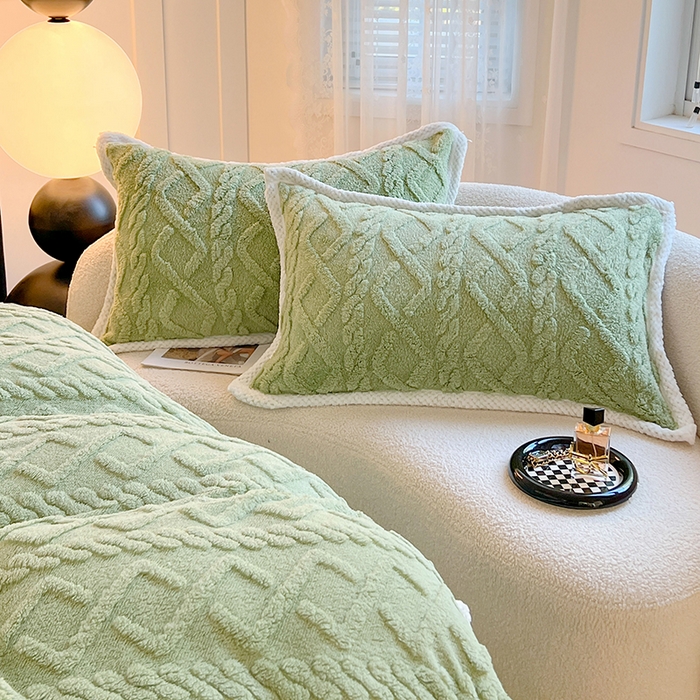 91家纺网 家纺一手货源 找家纺 贝拉梦家纺 2025新款加厚塔芙绒菱格纯色素色牛奶绒四件套 曼巴绿