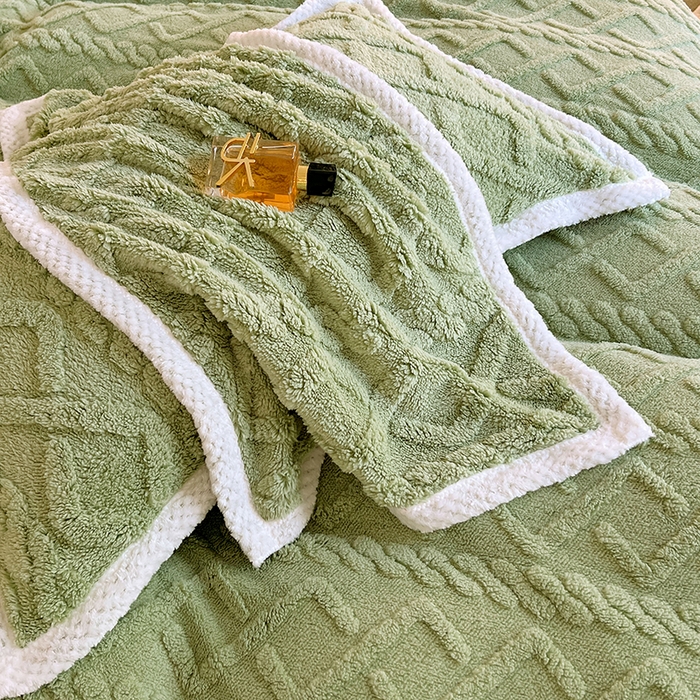 91家纺网 家纺一手货源 找家纺 贝拉梦家纺 2025新款加厚塔芙绒菱格纯色素色牛奶绒四件套 曼巴绿