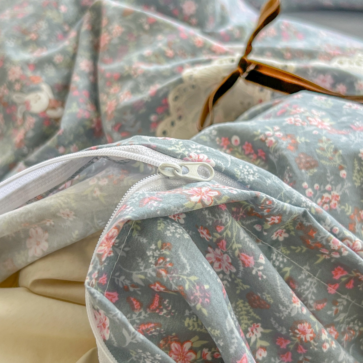 91家纺网 家纺一手货源 找家纺 （总）老K (原美阁） 2025新款床裙款蝴蝶结细丝斜纹韩版四件套