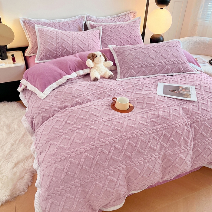 91家纺网 家纺一手货源 找家纺 贝拉梦家纺 2025新款加厚塔芙绒菱格纯色素色牛奶绒四件套 暮山紫