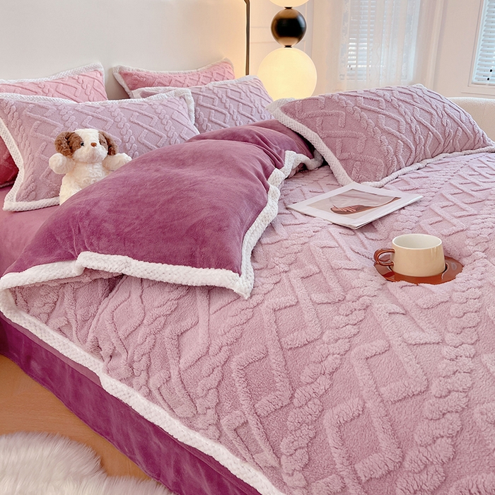 91家纺网 家纺一手货源 找家纺 贝拉梦家纺 2025新款加厚塔芙绒菱格纯色素色牛奶绒四件套 暮山紫