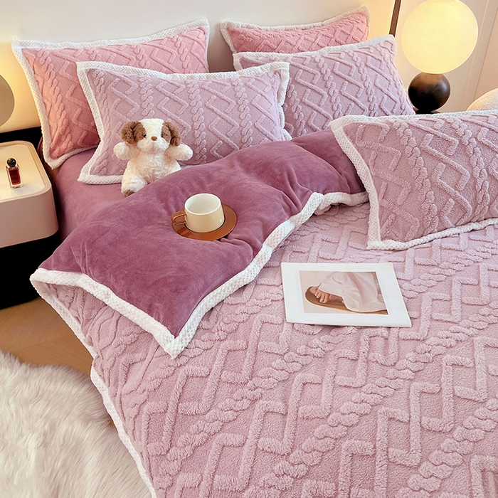 91家纺网 家纺一手货源 找家纺 贝拉梦家纺 2025新款加厚塔芙绒菱格纯色素色牛奶绒四件套 暮山紫