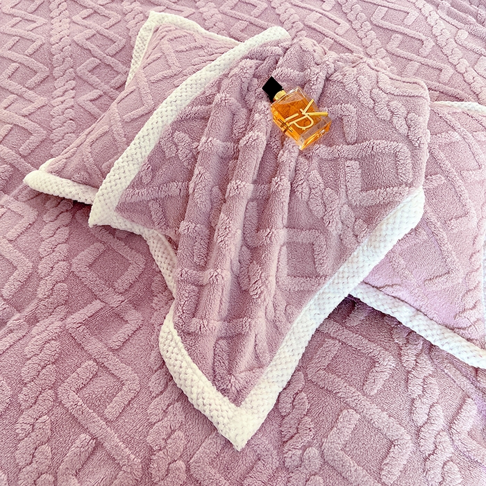 91家纺网 家纺一手货源 找家纺 贝拉梦家纺 2025新款加厚塔芙绒菱格纯色素色牛奶绒四件套 暮山紫