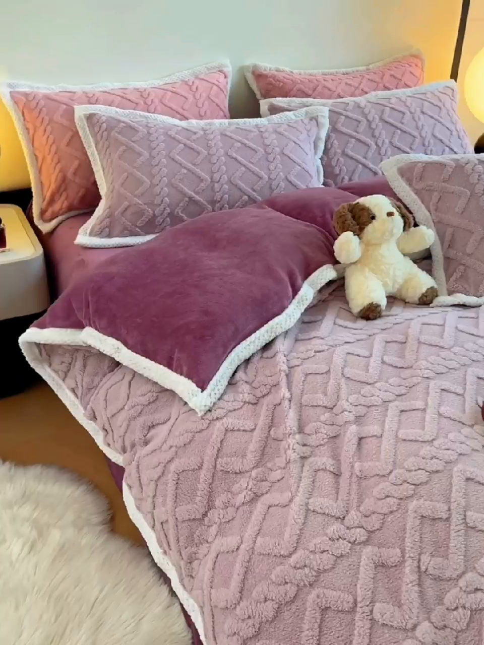 91家纺网 家纺一手货源 找家纺 贝拉梦家纺 2025新款加厚塔芙绒菱格纯色素色牛奶绒四件套 暮山紫