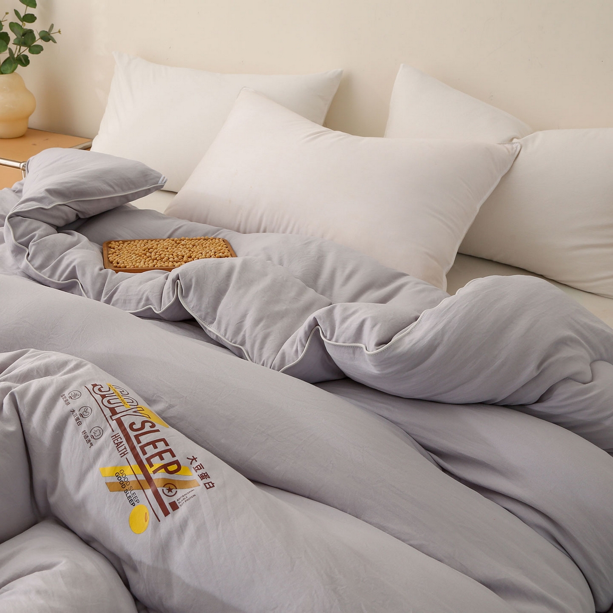 91家纺网 家纺一手货源 找家纺 薇玛仕 2025新款简约超柔水洗皱皱棉大豆被秋冬被被子被芯 浅灰