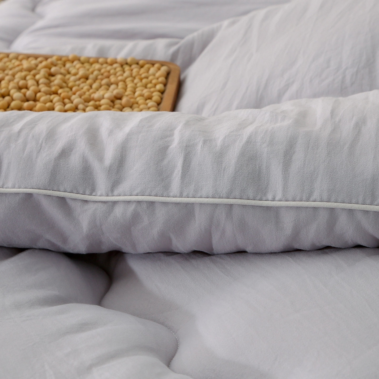 91家纺网 家纺一手货源 找家纺 薇玛仕 2025新款简约超柔水洗皱皱棉大豆被秋冬被被子被芯 浅灰