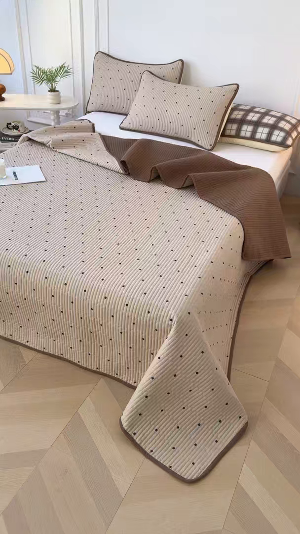 91家纺网 家纺一手货源 找家纺 卢赛尔 2025新款床盖单品单床盖云感加厚夹床单床罩软床垫-四季款（提供买家秀） 点点爱