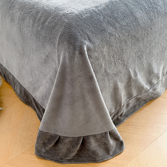 91家纺网 家纺一手货源 找家纺 贝拉梦家纺 2025新款加厚塔芙绒菱格纯色素色牛奶绒四件套 羊绒灰