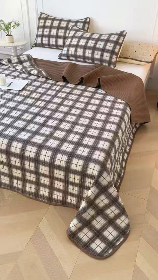 91家纺网 家纺一手货源 找家纺 卢赛尔 2025新款床盖单品单床盖云感加厚夹床单床罩软床垫-四季款（提供买家秀） 格韵