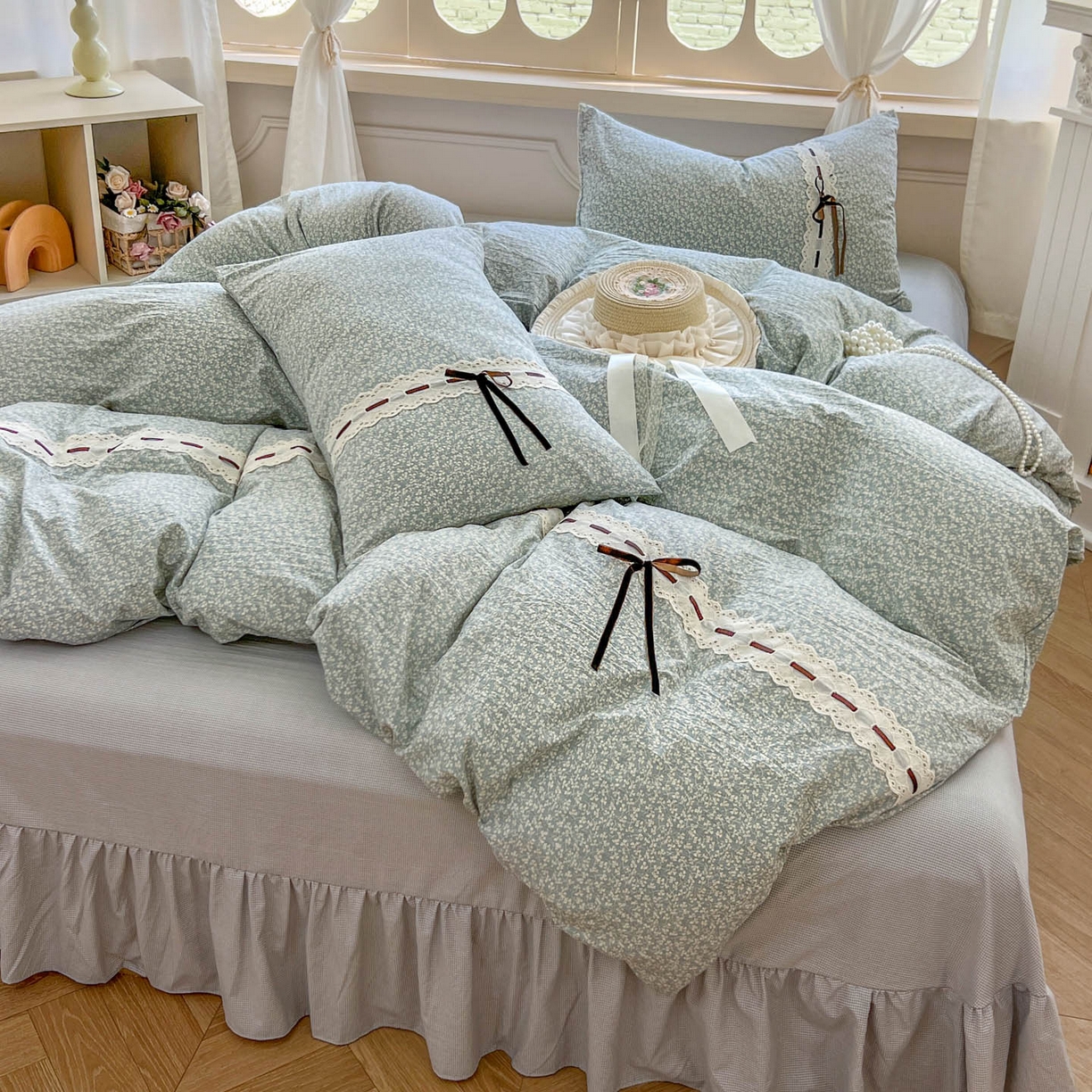 91家纺网 家纺一手货源 找家纺 老K (原美阁） 2025新款床裙款蝴蝶结细丝斜纹韩版四件套 绿色小碎花