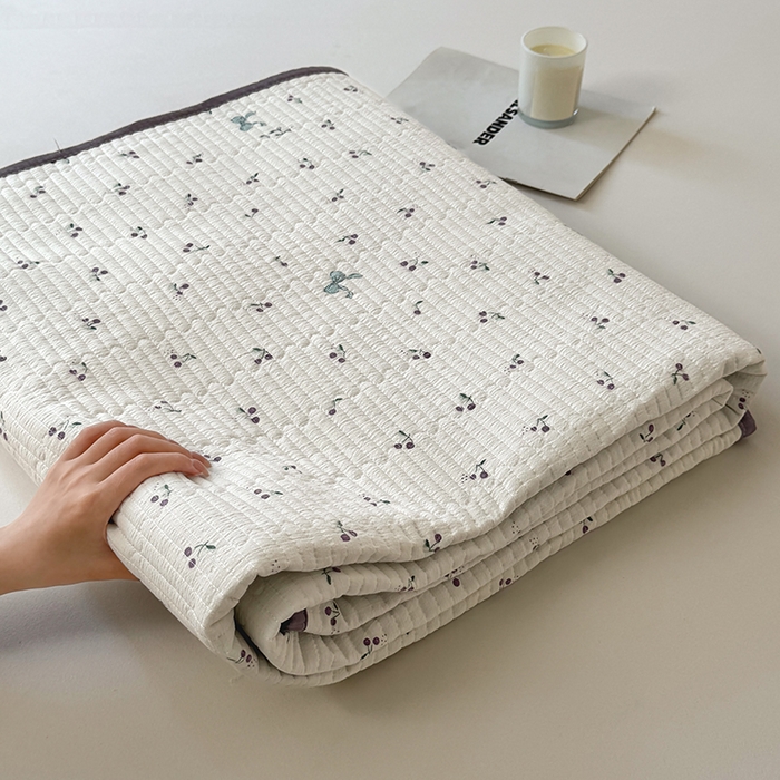 91家纺网 家纺一手货源 找家纺 卢赛尔 2025新款床盖单品单床盖云感加厚夹床单床罩软床垫-四季款（提供买家秀） 樱桃紫