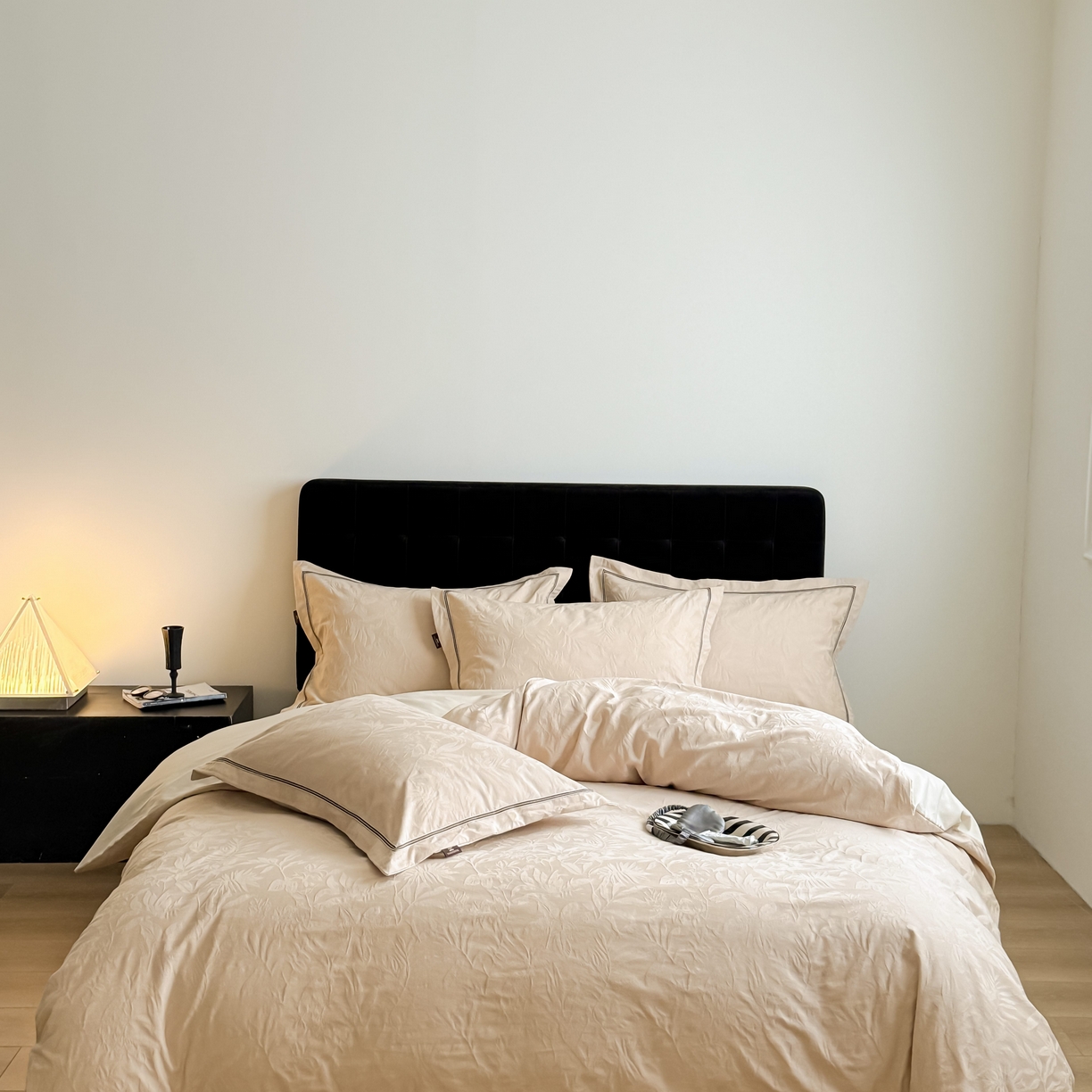 91家纺网 家纺一手货源 找家纺 于果 2025新款全棉纯棉亮面立体浮雕磨毛四件套 古屿-米杏