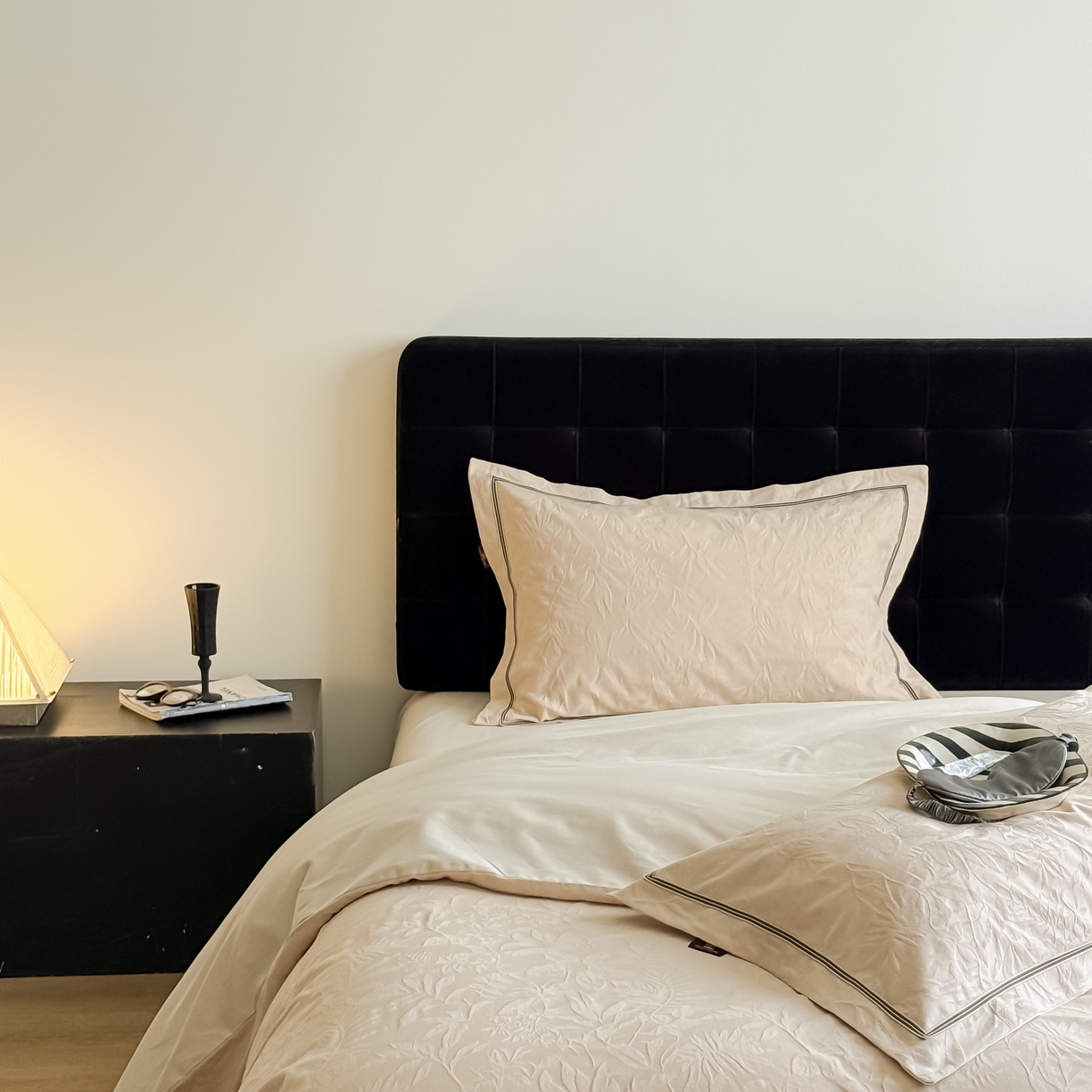 91家纺网 家纺一手货源 找家纺 于果 2025新款全棉纯棉亮面立体浮雕磨毛四件套 古屿-米杏