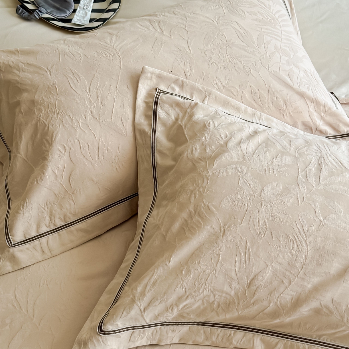 91家纺网 家纺一手货源 找家纺 于果 2025新款全棉纯棉亮面立体浮雕磨毛四件套 古屿-米杏