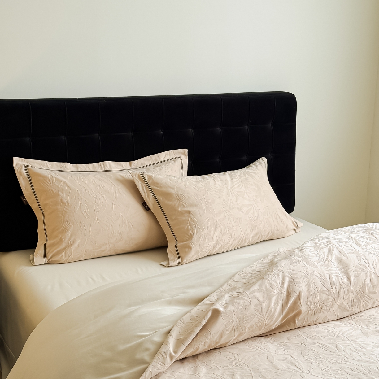 91家纺网 家纺一手货源 找家纺 于果 2025新款全棉纯棉亮面立体浮雕磨毛四件套 古屿-米杏