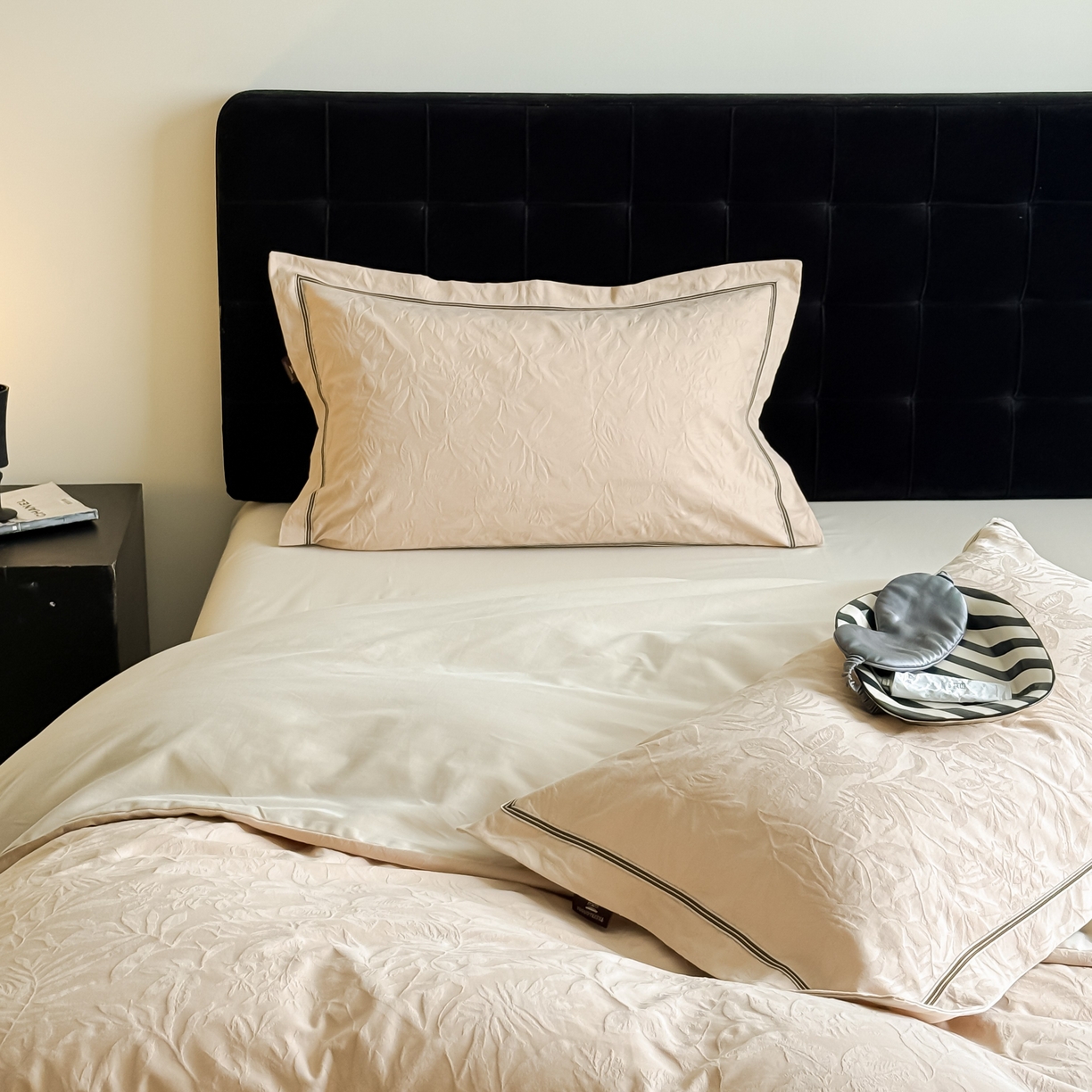 91家纺网 家纺一手货源 找家纺 于果 2025新款全棉纯棉亮面立体浮雕磨毛四件套 古屿-米杏