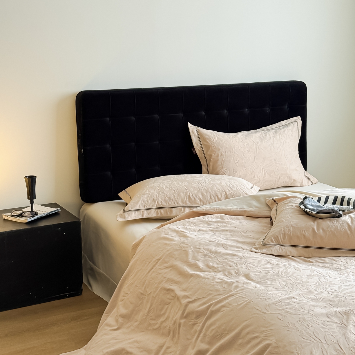 91家纺网 家纺一手货源 找家纺 于果 2025新款全棉纯棉亮面立体浮雕磨毛四件套 古屿-米杏