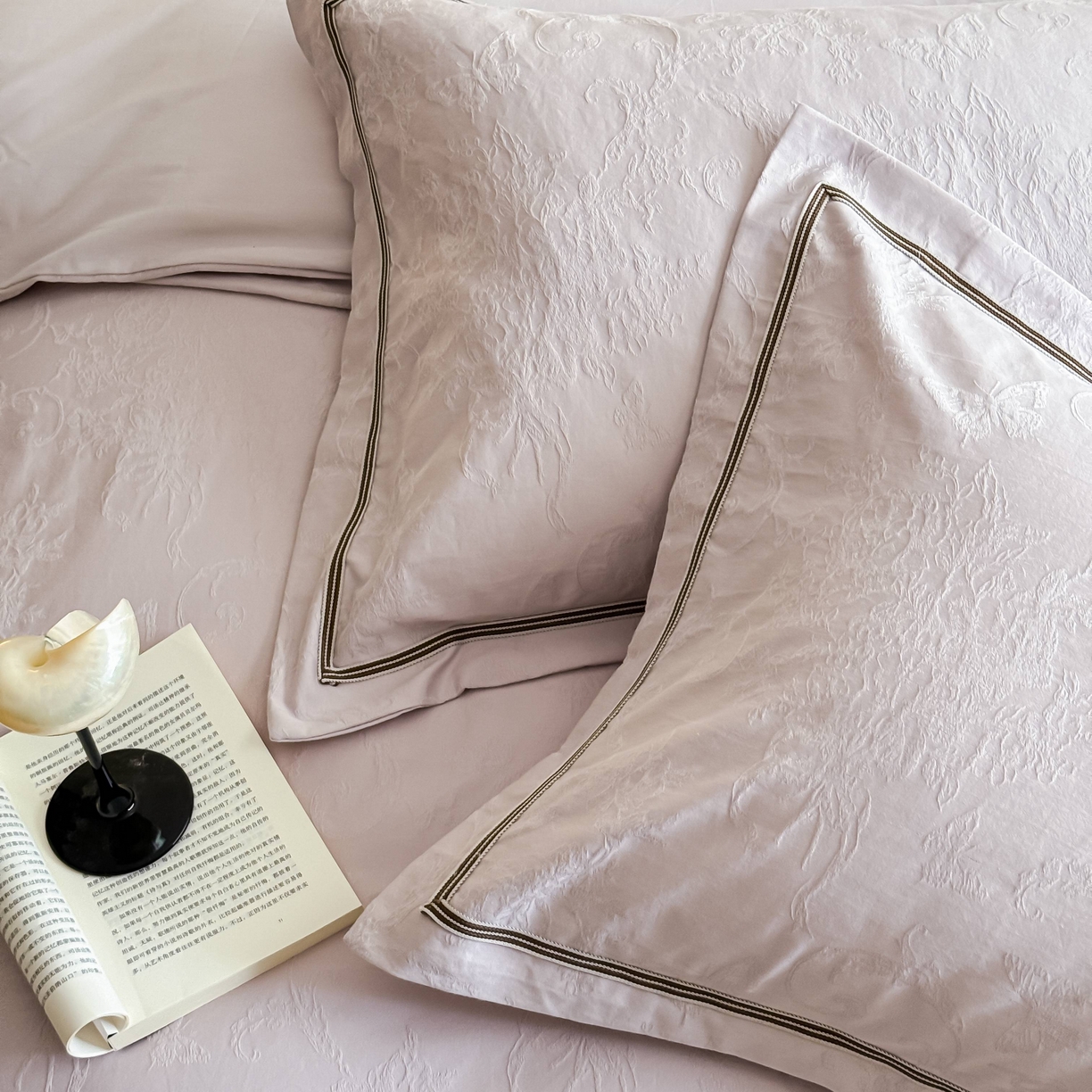 91家纺网 家纺一手货源 找家纺 于果 2025新款全棉纯棉亮面立体浮雕磨毛四件套 花漾梦境-幻影紫