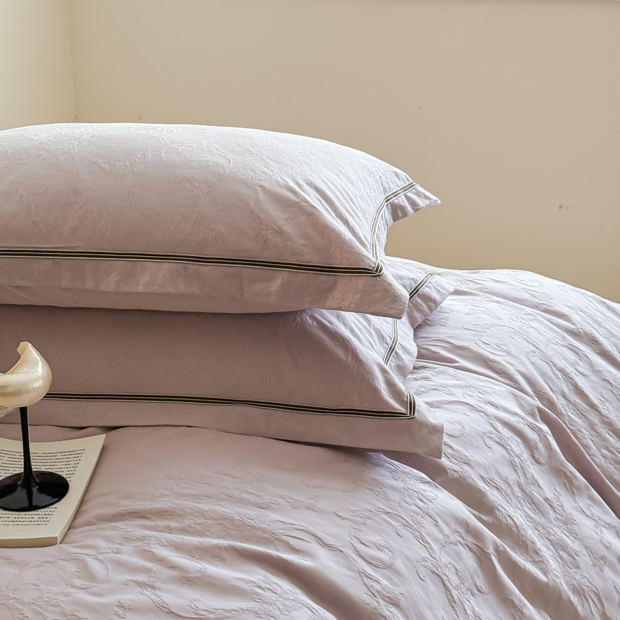 91家纺网 家纺一手货源 找家纺 于果 2025新款全棉纯棉亮面立体浮雕磨毛四件套 花漾梦境-幻影紫